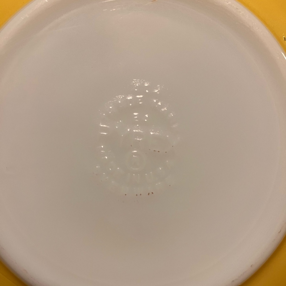 2 Pyrex Antique classic large yellow bowls, our mothers and grandmothers bowls. - Picture 2 of 5